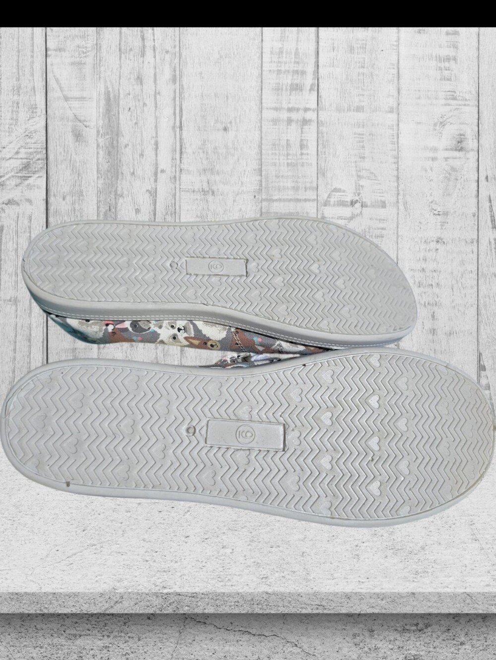 ISAAC MIZRAHI NEW YORK - Women's Reesa Multi Dogs Slip On Sneaker Sz 9 NWOT - Picture 6 of 6